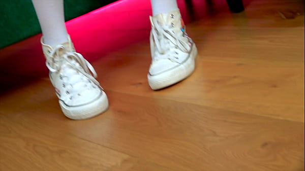 FIRST GANGBANG! 18yo titty teen Skully Flow taste to ride 4 big cocks at the same time for the first time DP BIG GAPE EKS137-P01