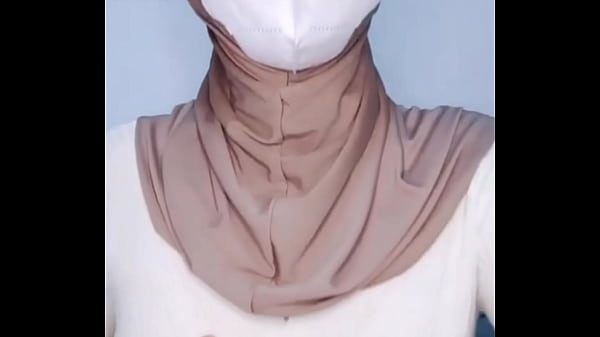 Tyas cewek cantik berhijab doyan ngentot