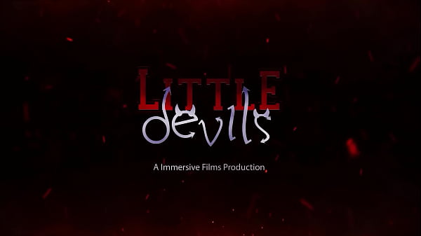 Loira perfeita fodendo seu cuzinho rosa e deixando eu gozar dentro