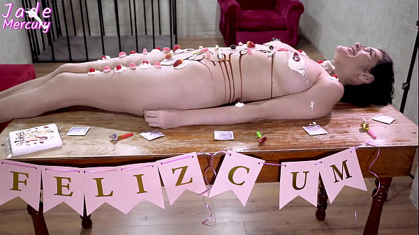 Mi cumpleaños 28 – Yo soy la torta y me comen entre todos en la orgia