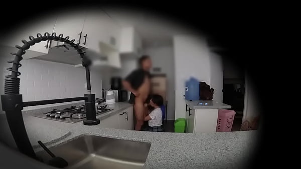 deje una camara escondida en casa de mi vecina ninfomana